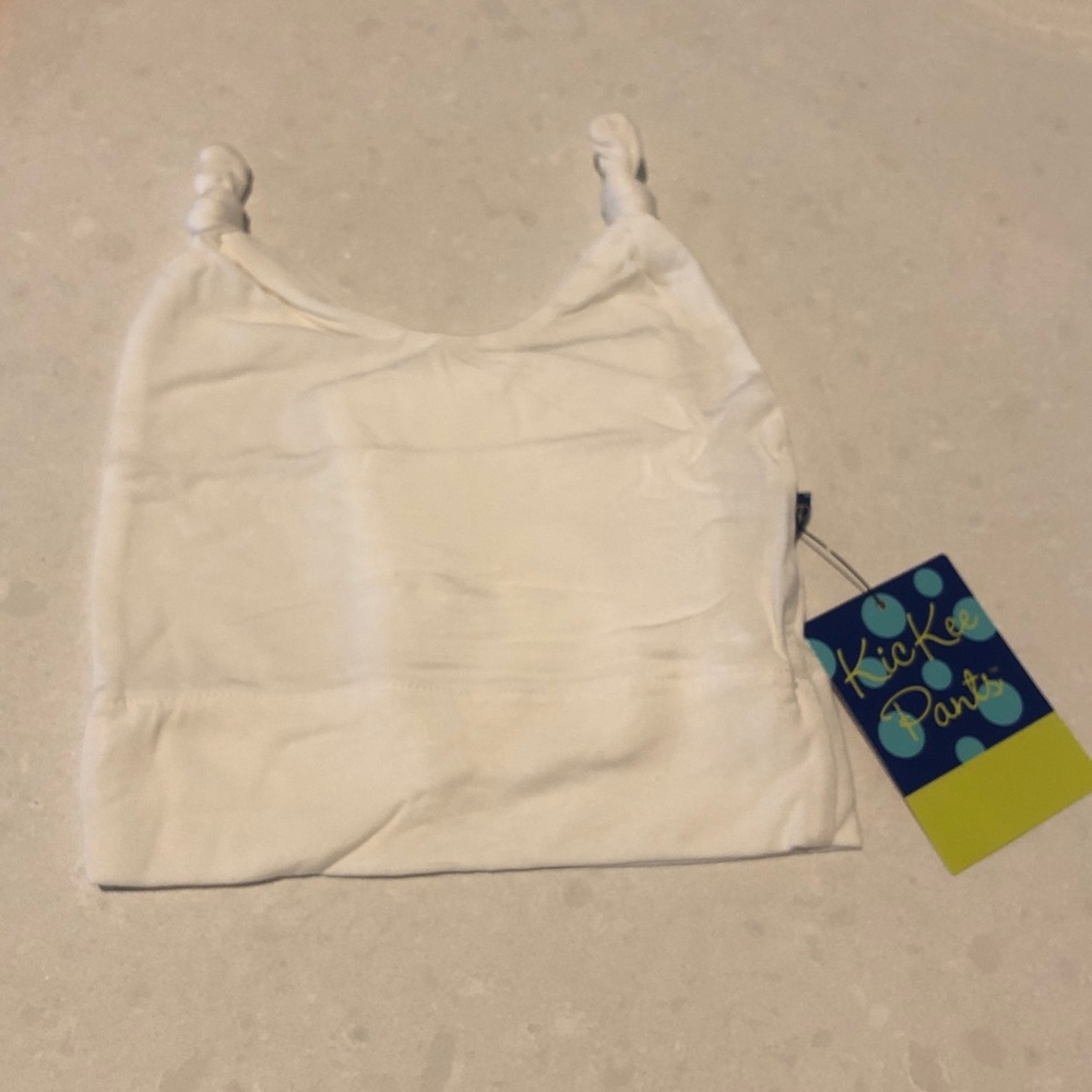 White Kickee pants double knot hat